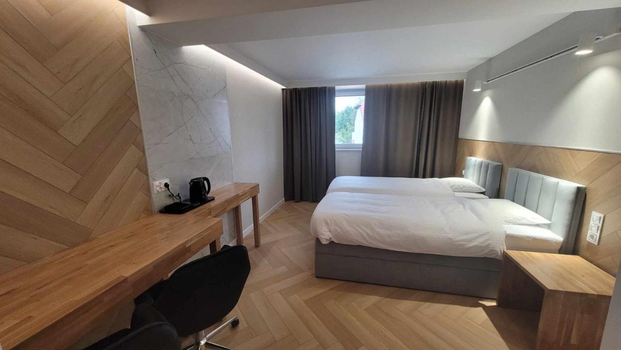 Hotel & Restauracja Wroblewscy Karniewo Экстерьер фото